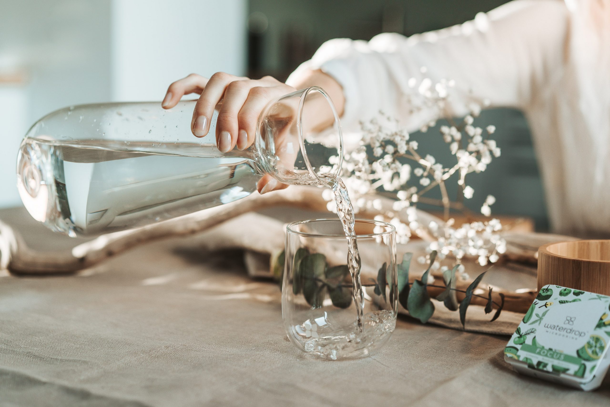 Waterdrop-Interview-Nachhaltiges Trinken-Wasser-Krug-Glas